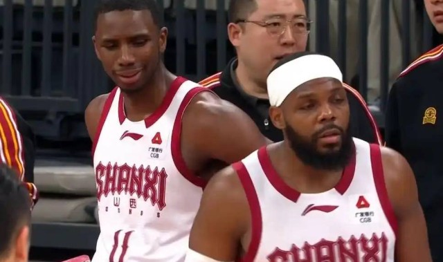 体育官网-疯狂一夜！一场比赛7技犯，深圳击溃山西，前CBA冠军惨遭18连败