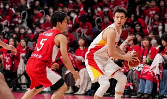 开云娱乐-辽宁男篮动态速递！赵继伟随队出发男篮热身赛，球队要求球员全员回归，已收到多份外援报告